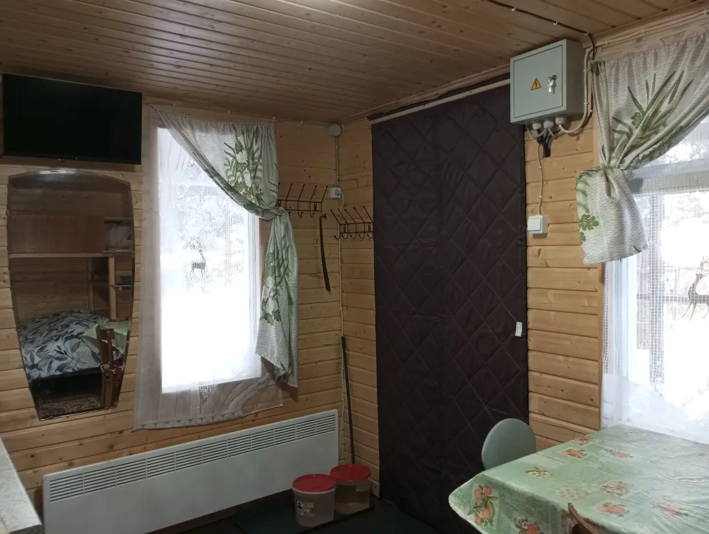 Домик у озера