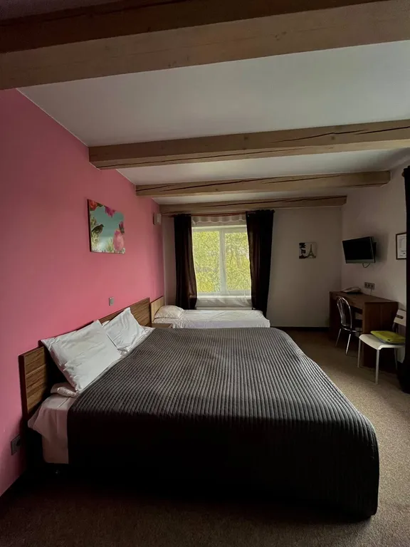 Усадьба Силичи с видом на гору