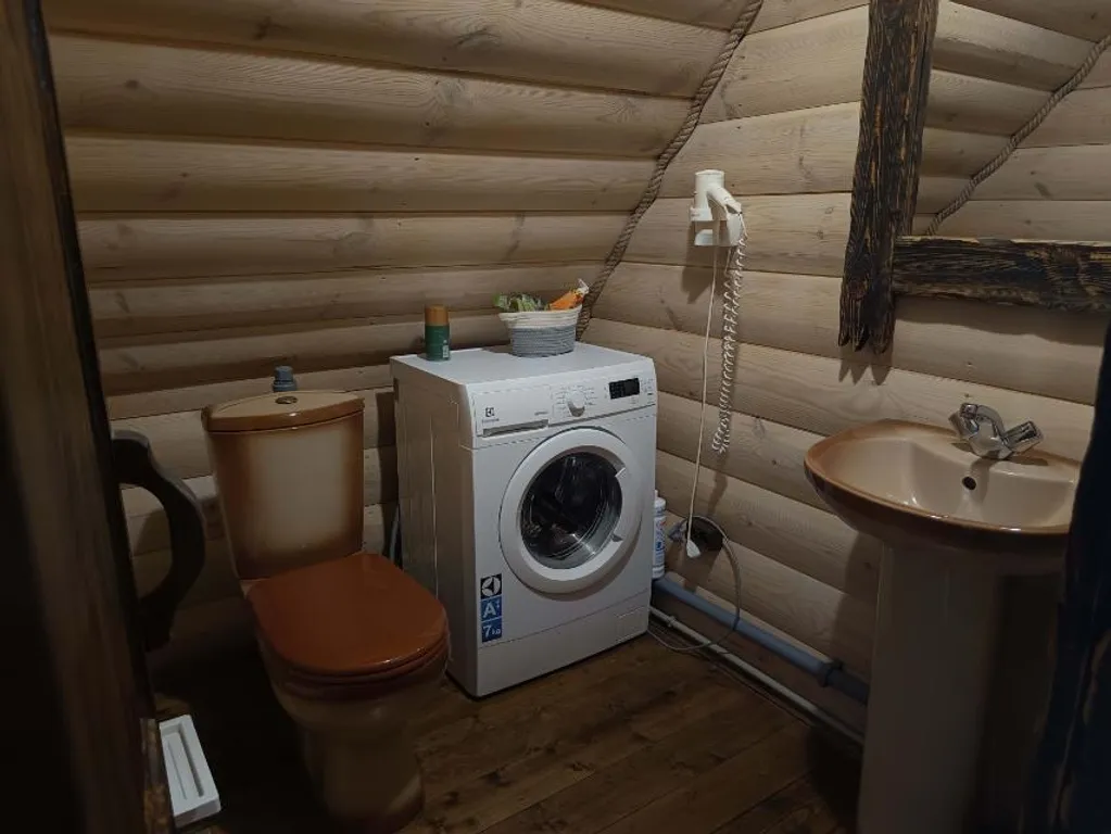 Дом с сауной, теплой купелью и аэрохоккеем на берегу водохранилища