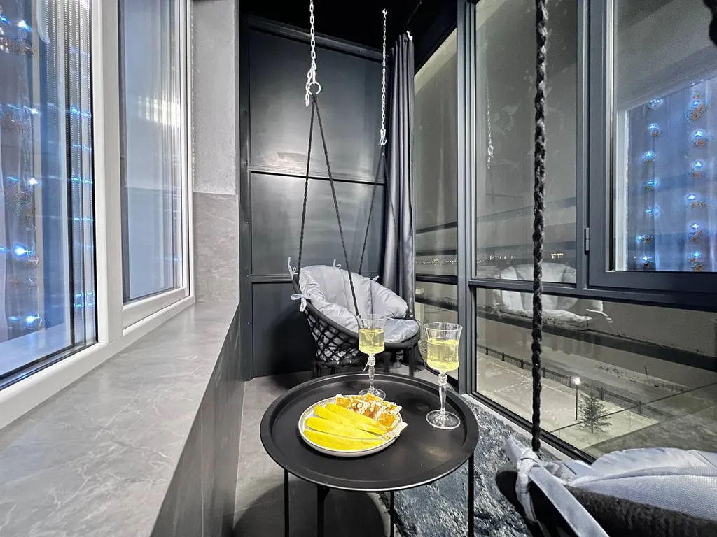 Уникальная cтудия с мини-бассейном на двоиx