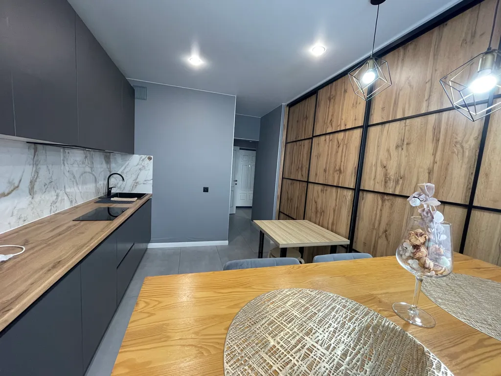 Уютная светлая квартира с большими окнами