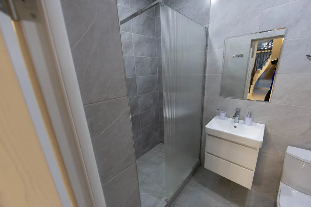 Просторный двухэтажный коттедж на берегу городского пляжа