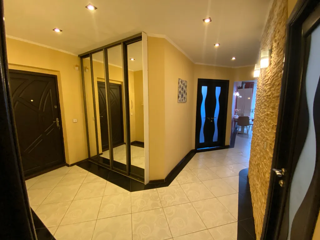 Квартира Просторная 2-х комнатная квартира (центр) — Севастополь