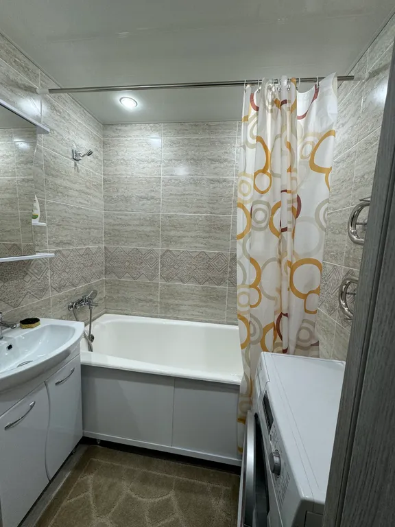 3-х комнатная квартира в центре Айхала