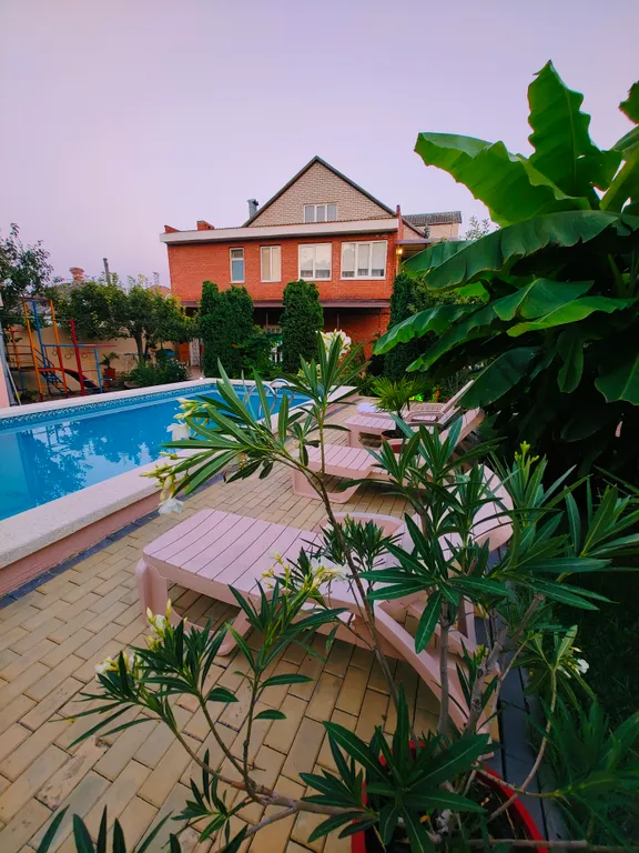 Дом с бассейном