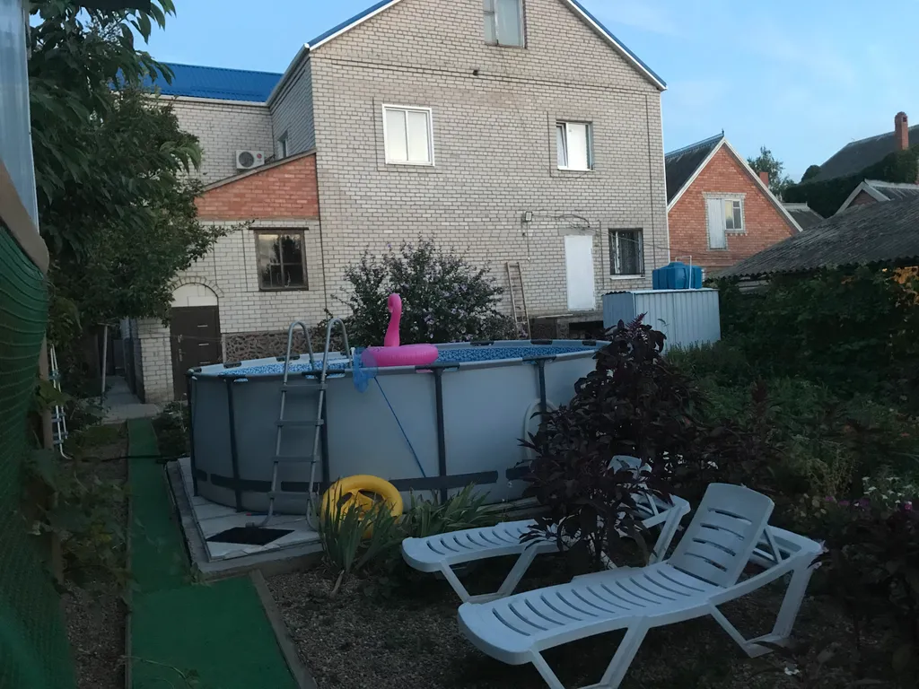 Уютная просторна часть дома на 2 этаже под ключ с бассейном и беседкой