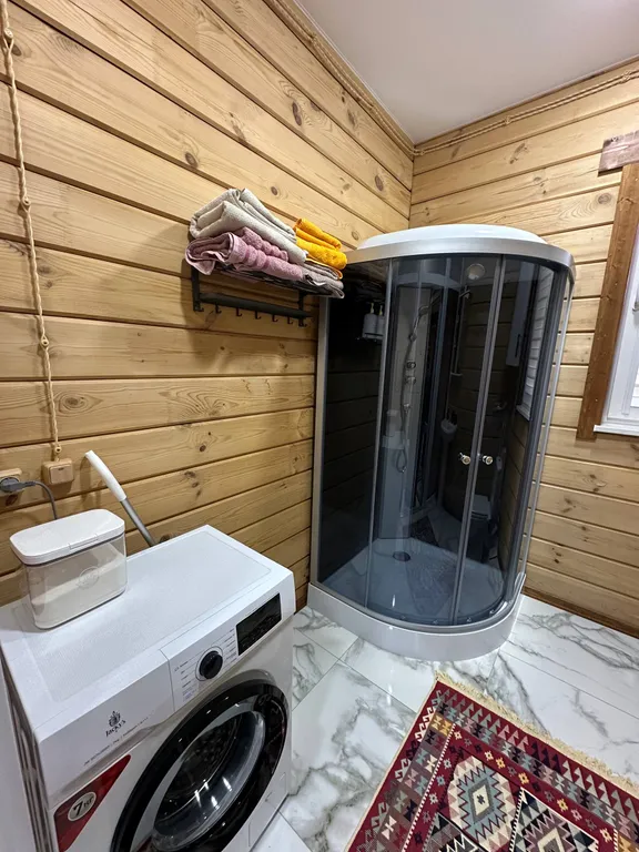 Роскошный эко дом Аквамарин с террасой у водопада и леса