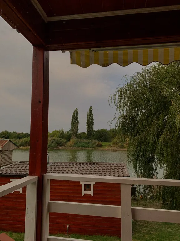 Новый дом-сруб у реки в живописном месте, баня, банный чан, рыбалка