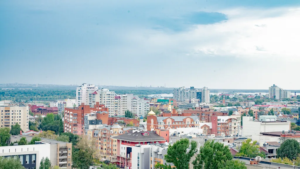 Уютный уголок для путешественников с видом на реку Волга