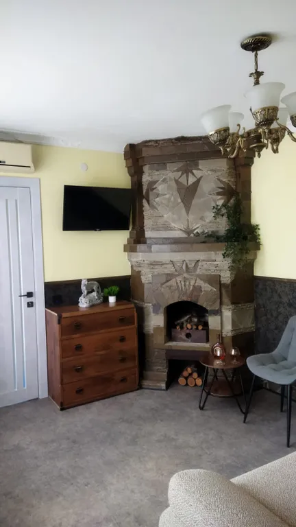 Дом с уютным двориком в тихом районе