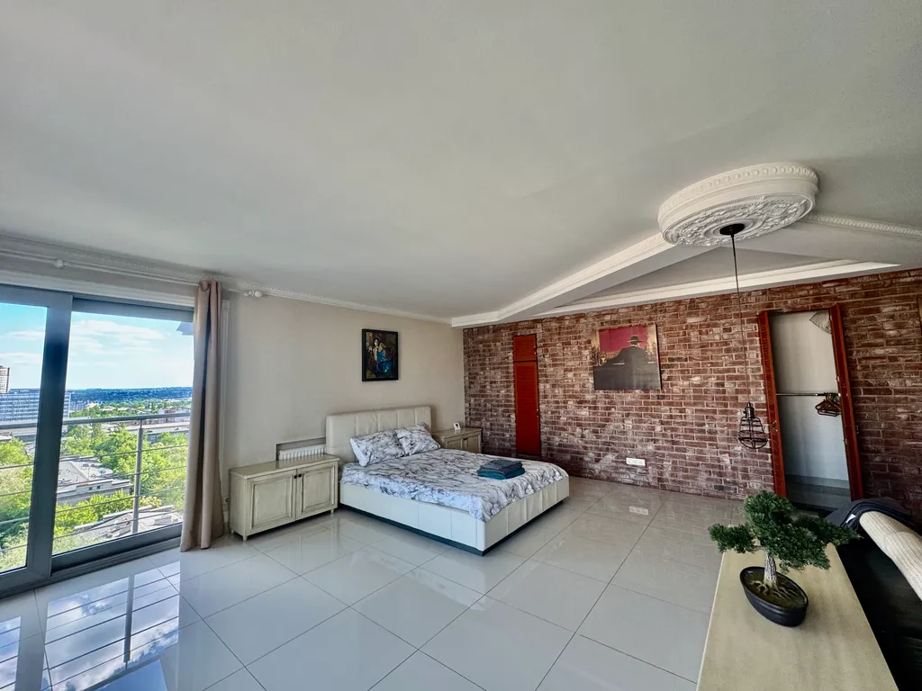 Новострой с панорамным видом на б. Пушкина