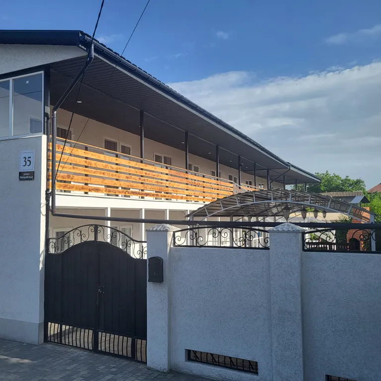 Квартира №11 2-х комнатный номер на первом этаже — аренда посуточно в Бердянск