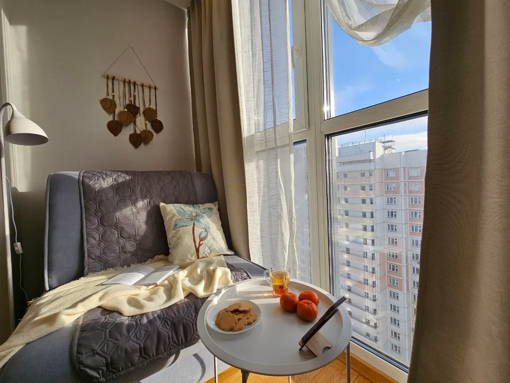 Стильная студия с панорамным окном на Борисовке White Lodging