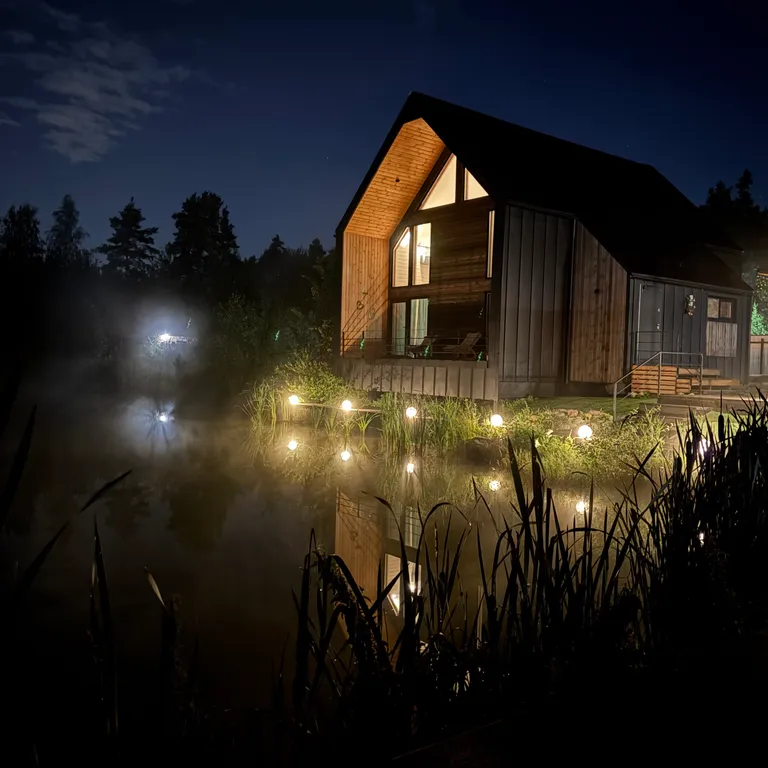 Дом с террасой с выходом на озеро