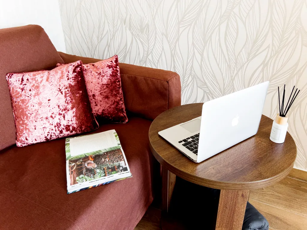 Номер двухкомнатный люкс с балконом у самого моря, с бассейном