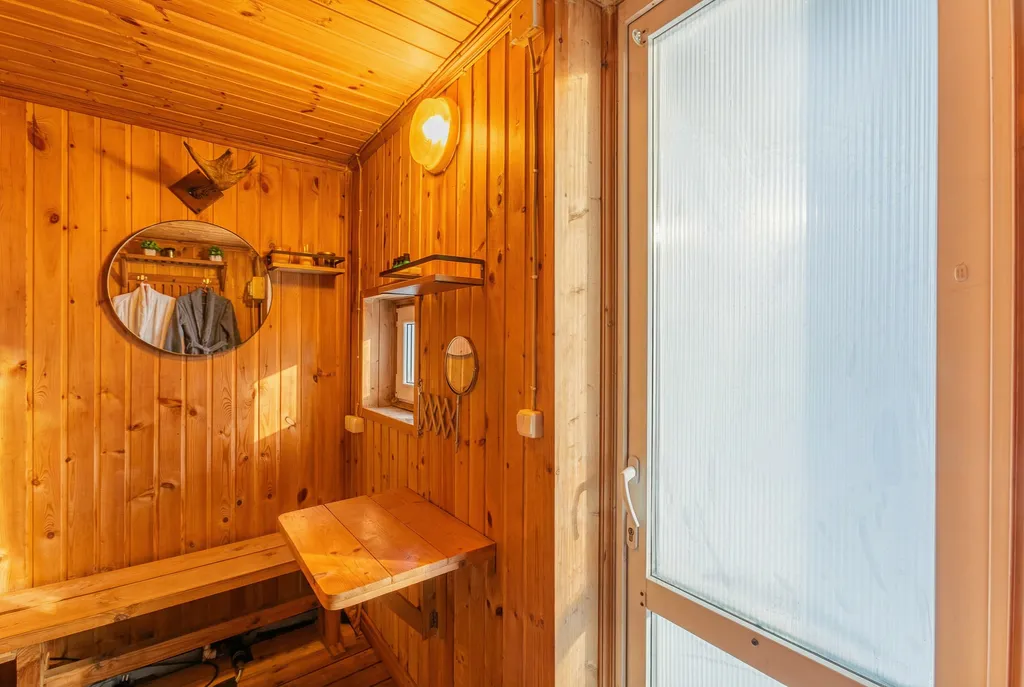 Глэмпинг на берегу с панорамными окнами