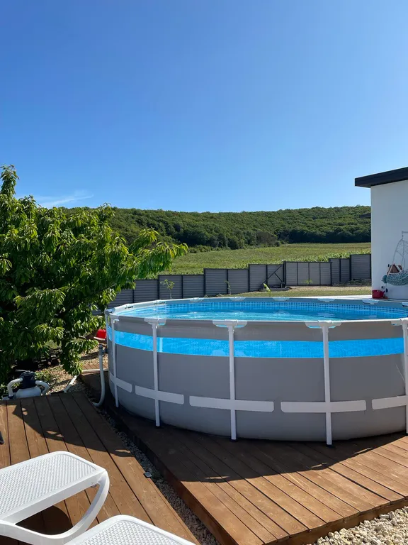 Уютный приватный дом с бассейном в горах среди виноградников