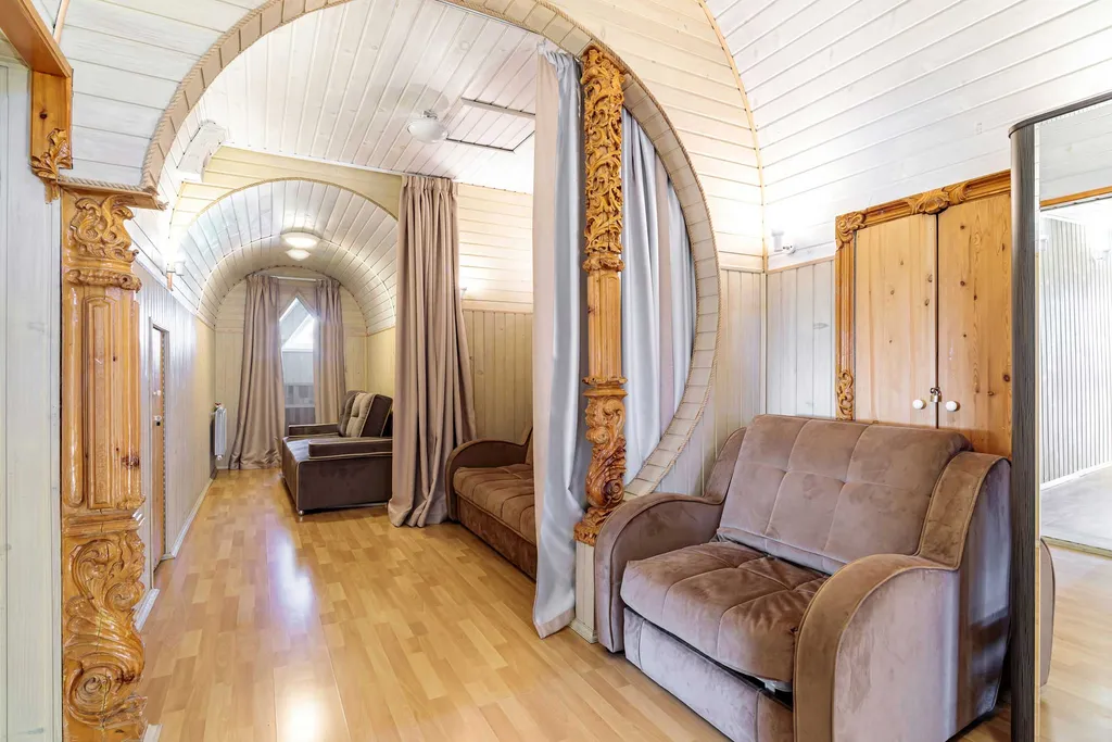 Замок на берегу каскада озер в Новой Москве