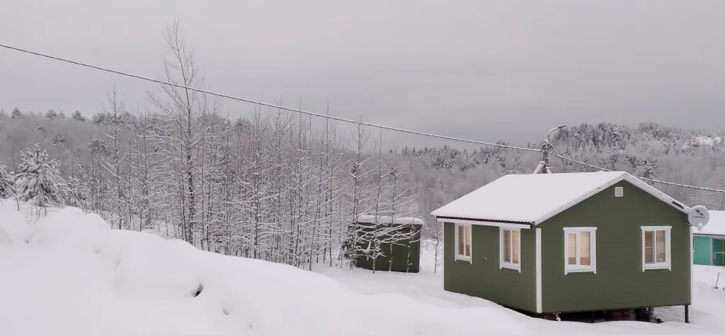 Небольшой дом на острове