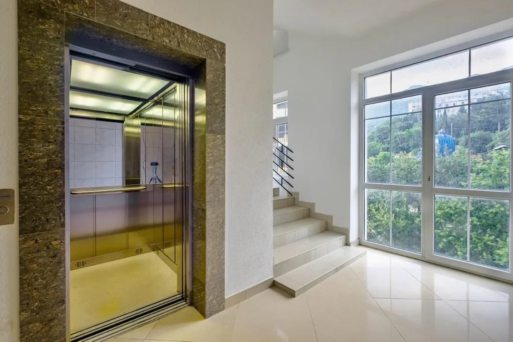 Алубика с видом на море