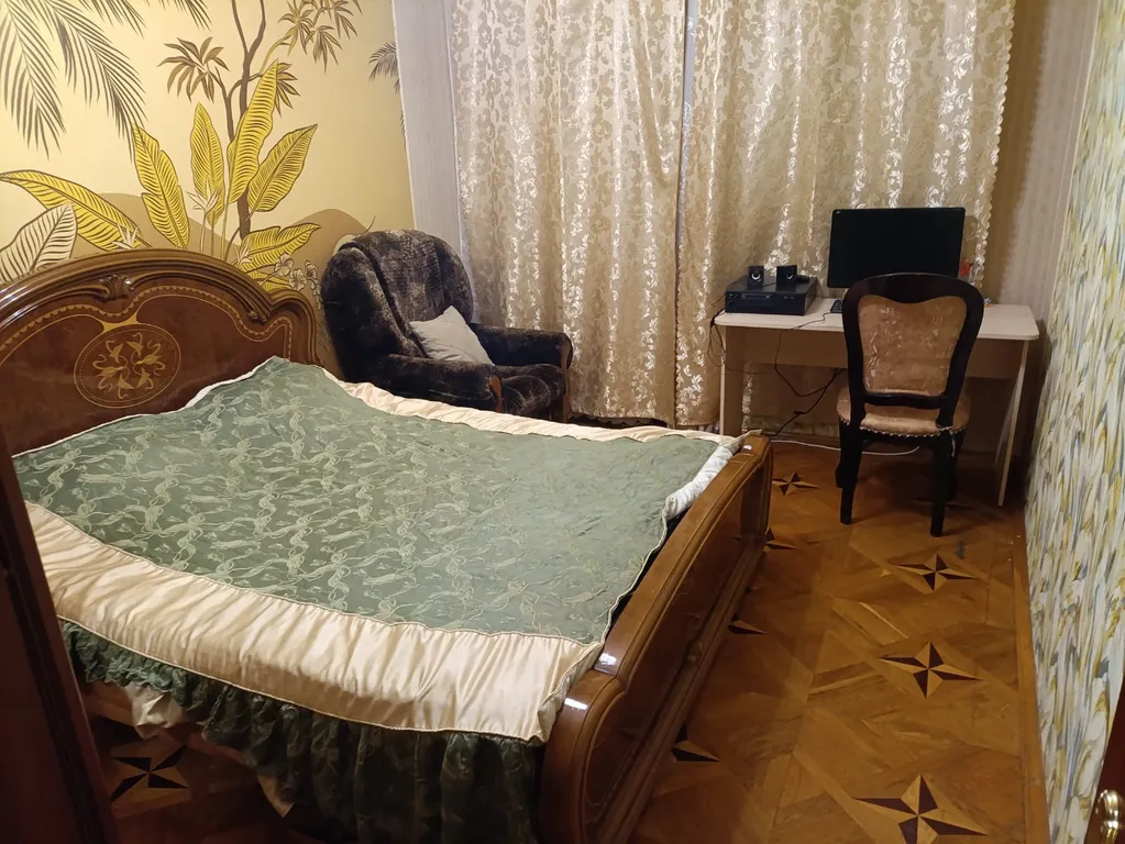 Квартира Комната в золотом стиле с персональным компьютером — аренда посуточно в Москва