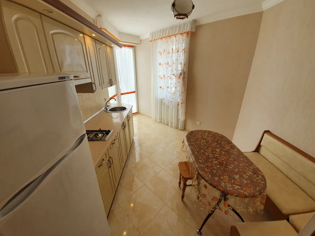 Жилье со своей кухней в частном секторе возле кинотеатра ракета