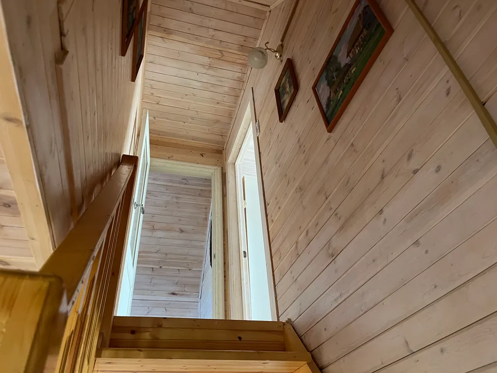 Загородный дом с баней в километре от прекрасного города