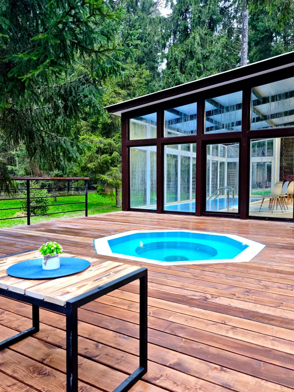 Коттедж Лесной дом с тёплым бассейном, джакузи, сауной и сибирским чаном — аренда посуточно в Солнечногорск