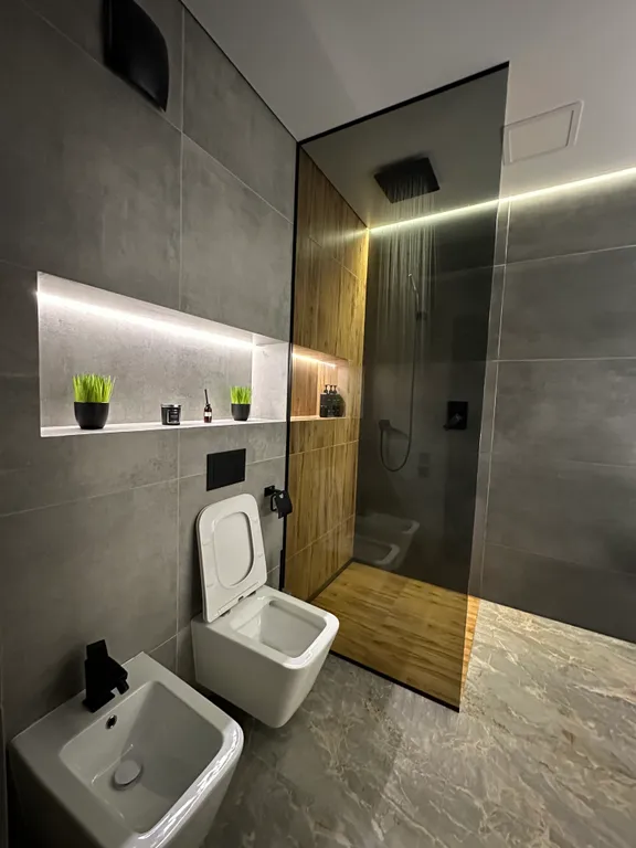 Студия в центре с видом на колесо обозрения