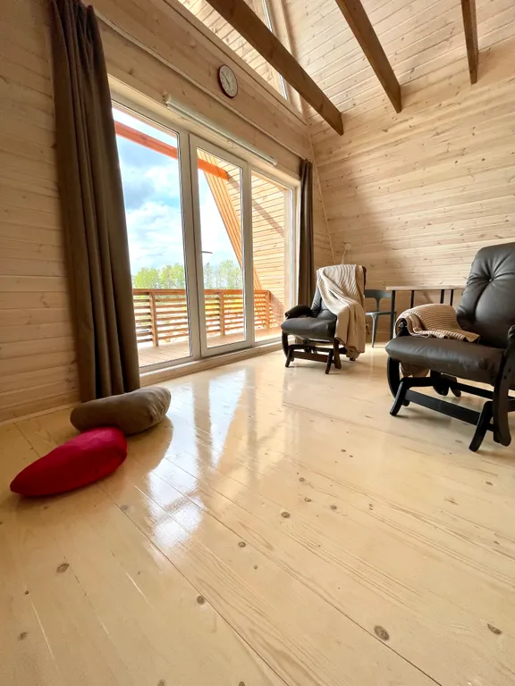 Дом-шалаш для семейной пары