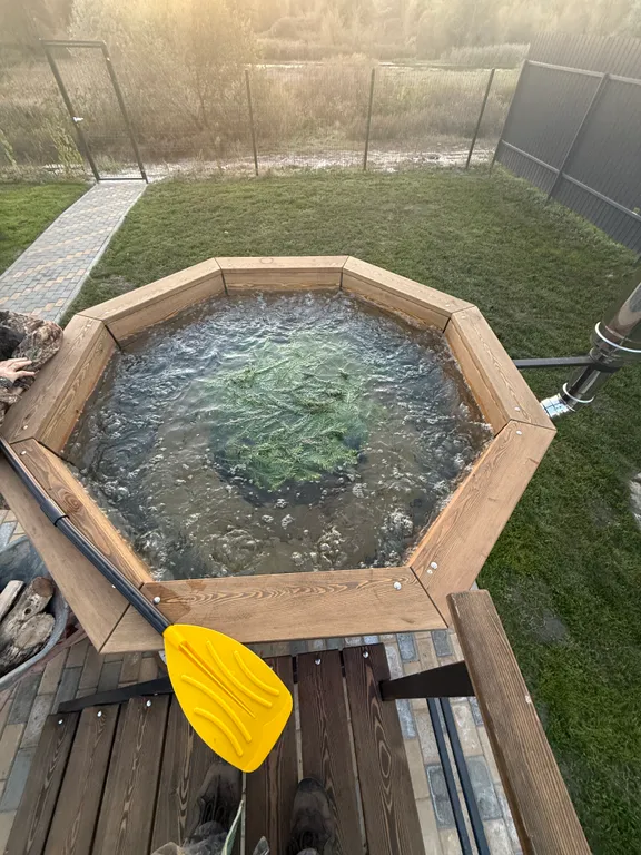 Дом на берегу реки с банным чаном