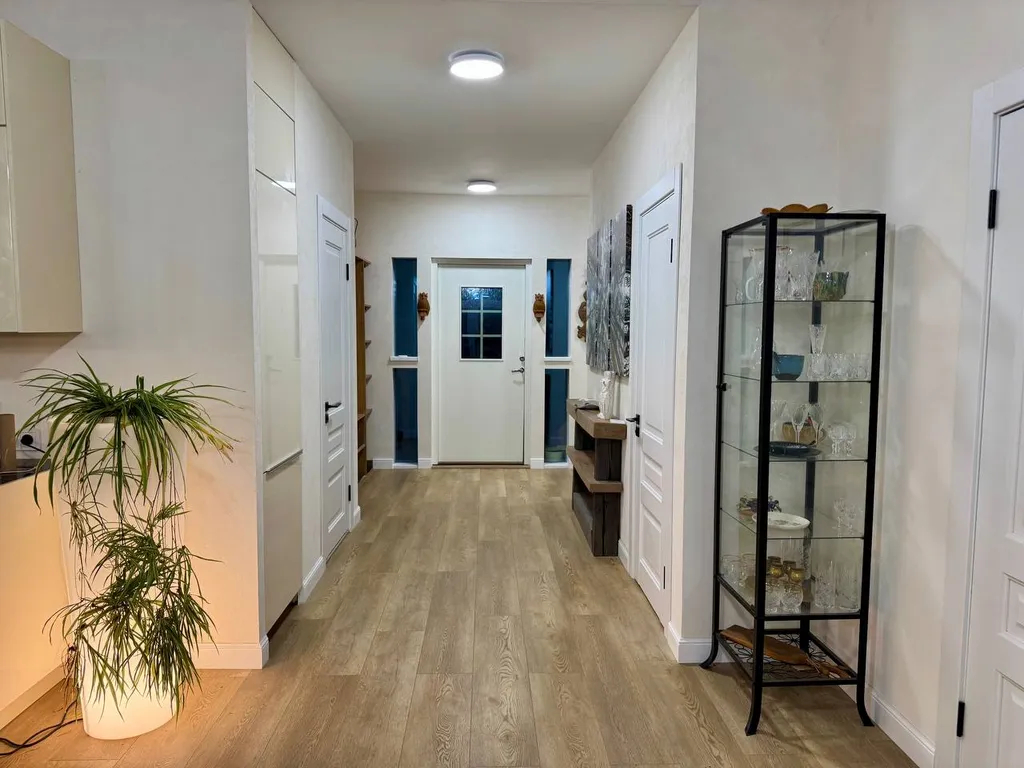 Уютный дизайнерский дом с сауной у самого леса