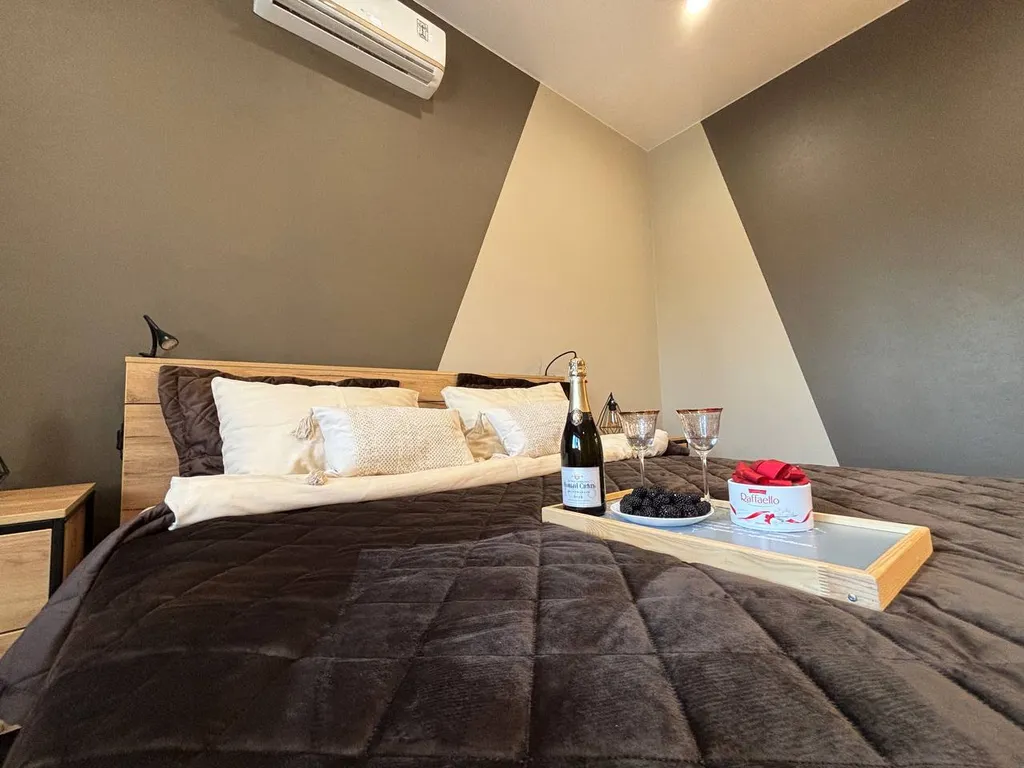 Шикарная трехкомнатная квартира с собственной Бесплатной парковкой!