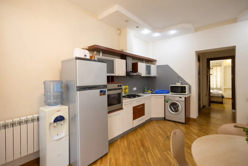 Квартира с видом на улицу Низами, Торговая