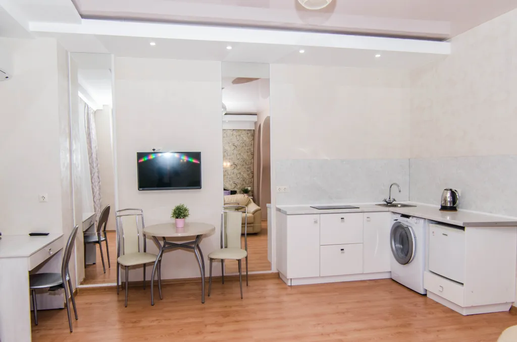 Уютная студия с джакузи в центре