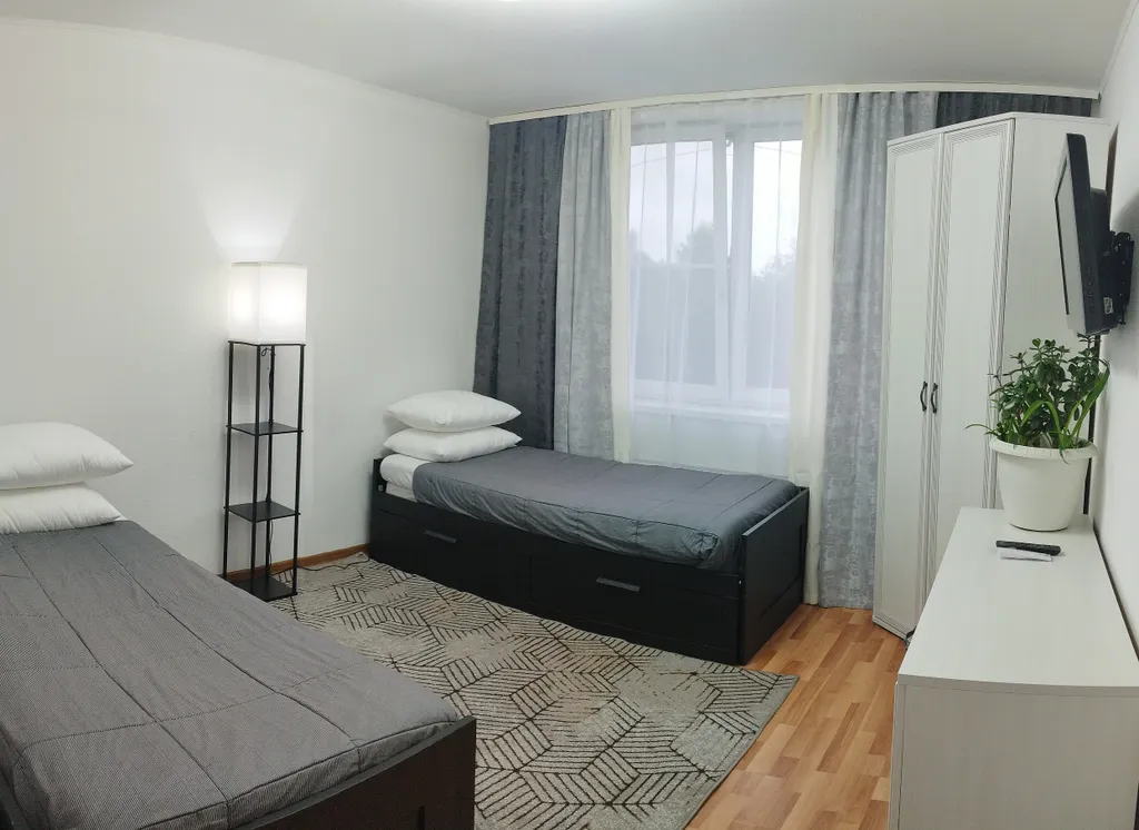 Двухкомнатная/2+1+1+1+1/ Уралмаш/ новостройка /большая кухня/лоджия