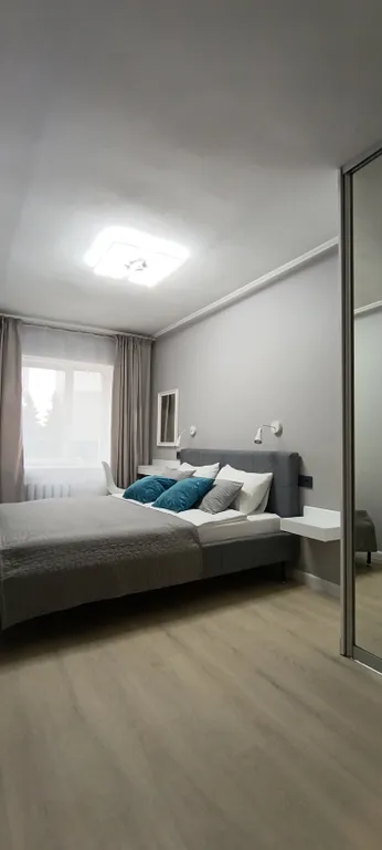 Стильные апартаменты в центре города Синий акцент