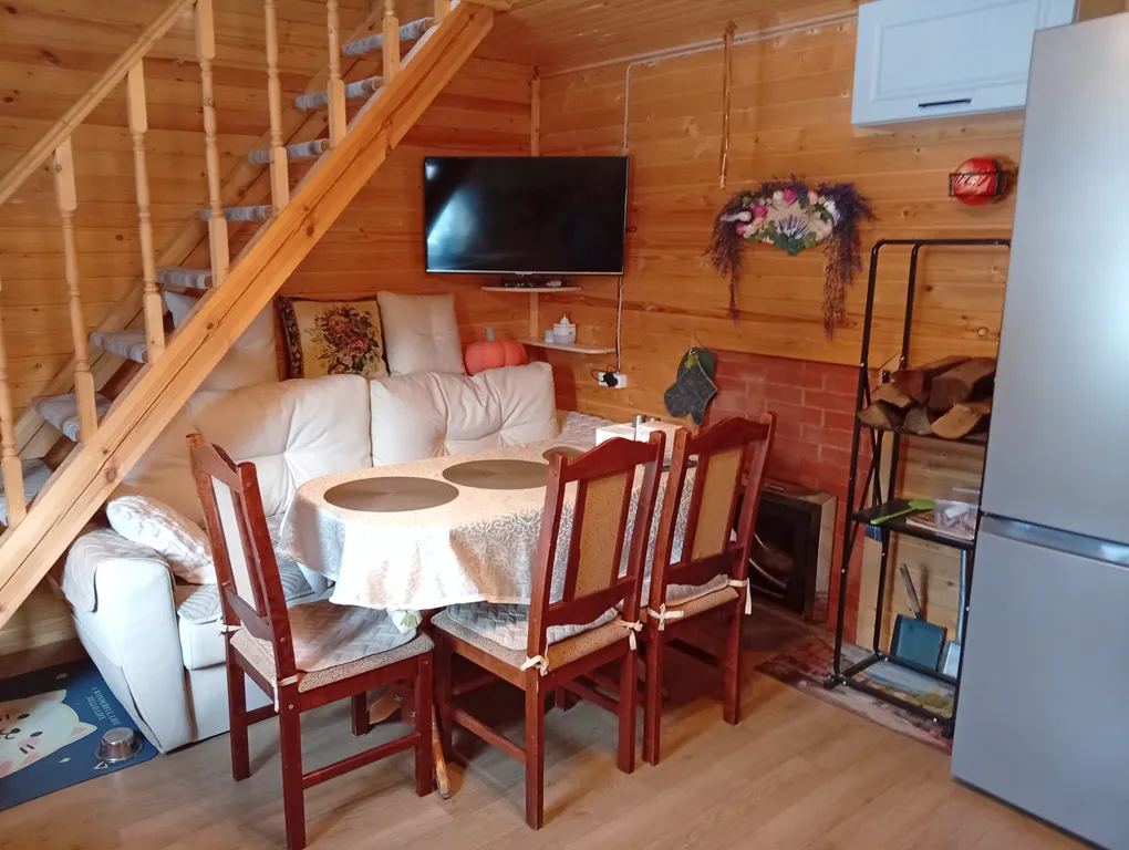 Двухэтажный домик в тихой деревне вблизи леса и озера, сауна в доме, сад