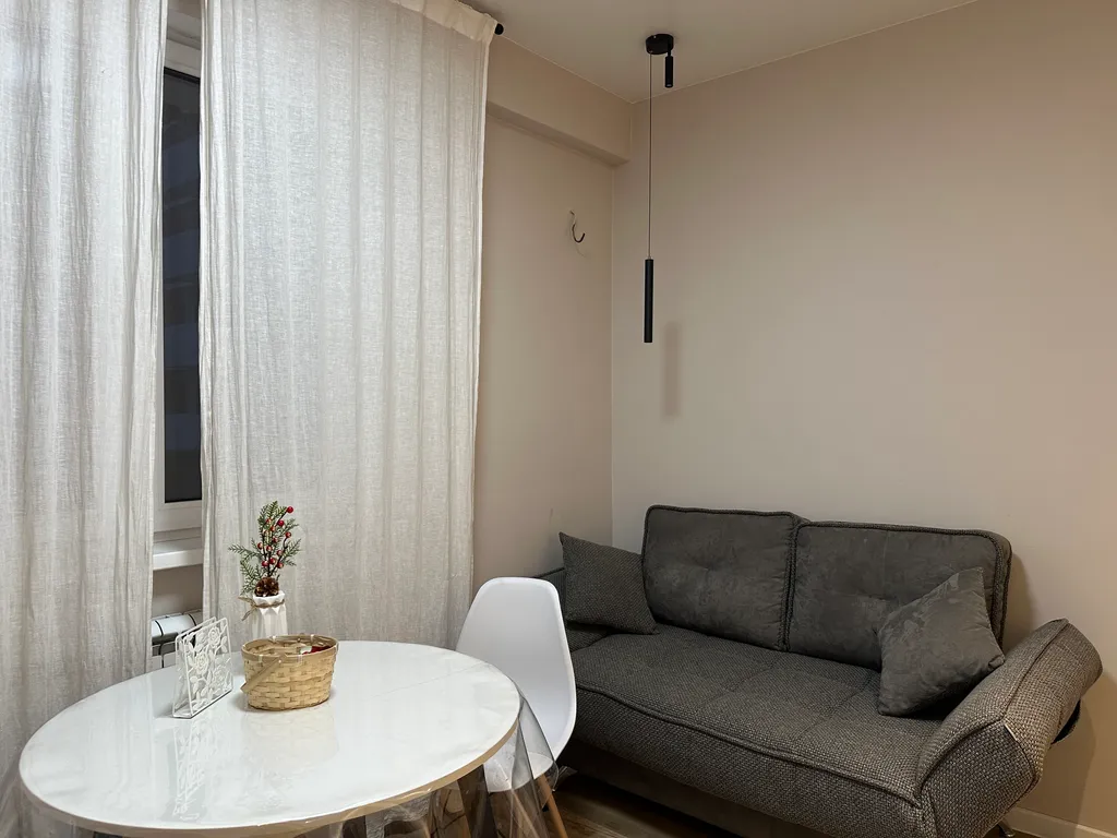 Квартира с дизайнерским ремонтом рядом с ДРКБ, БСМП, госпиталем