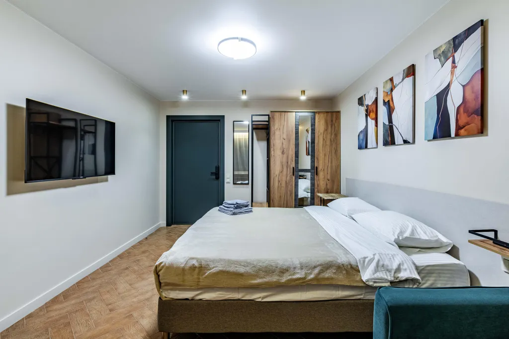 Квартира Уютная комната с выходом на балкон в трёхкомнатной квартире — Екатеринбург