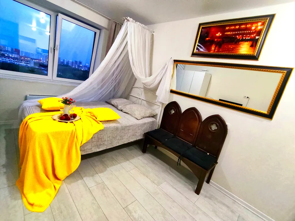 Квартира с балдахином натуральная мебель готика — аренда посуточно в Коммунарка