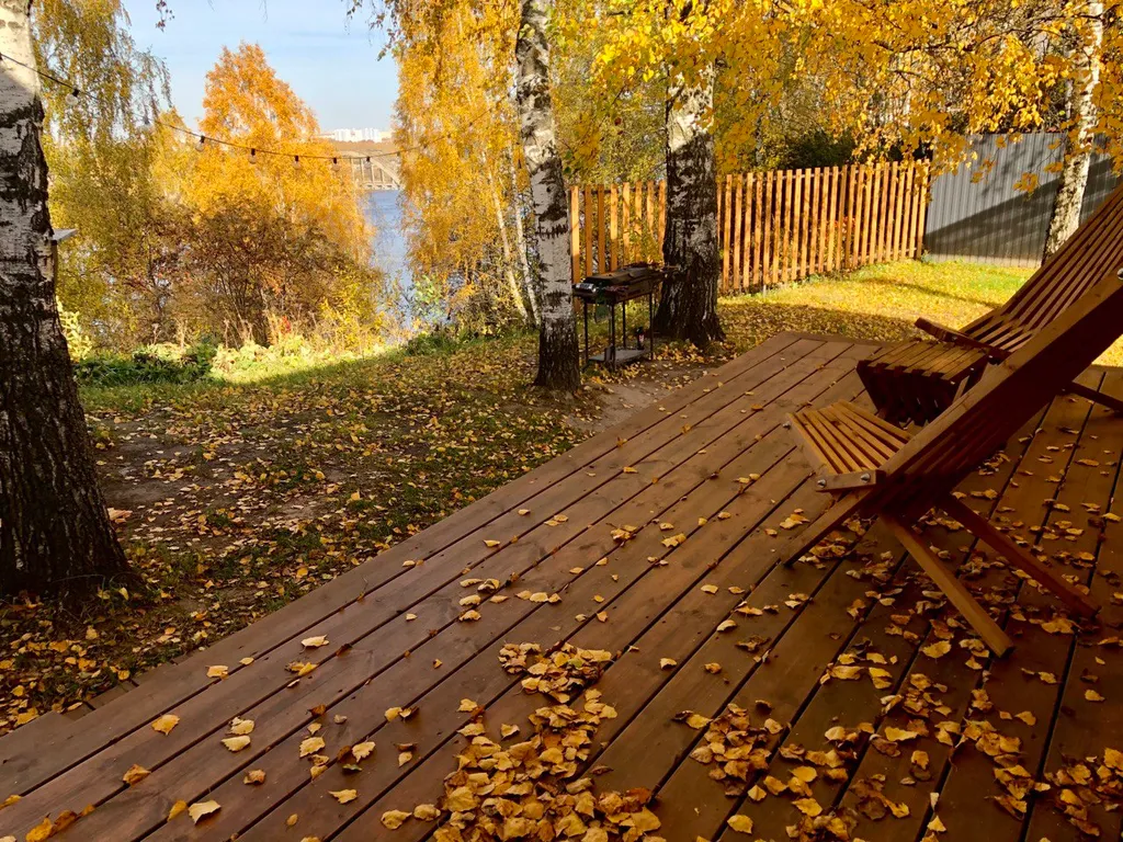 Дом с чаном на берегу реки