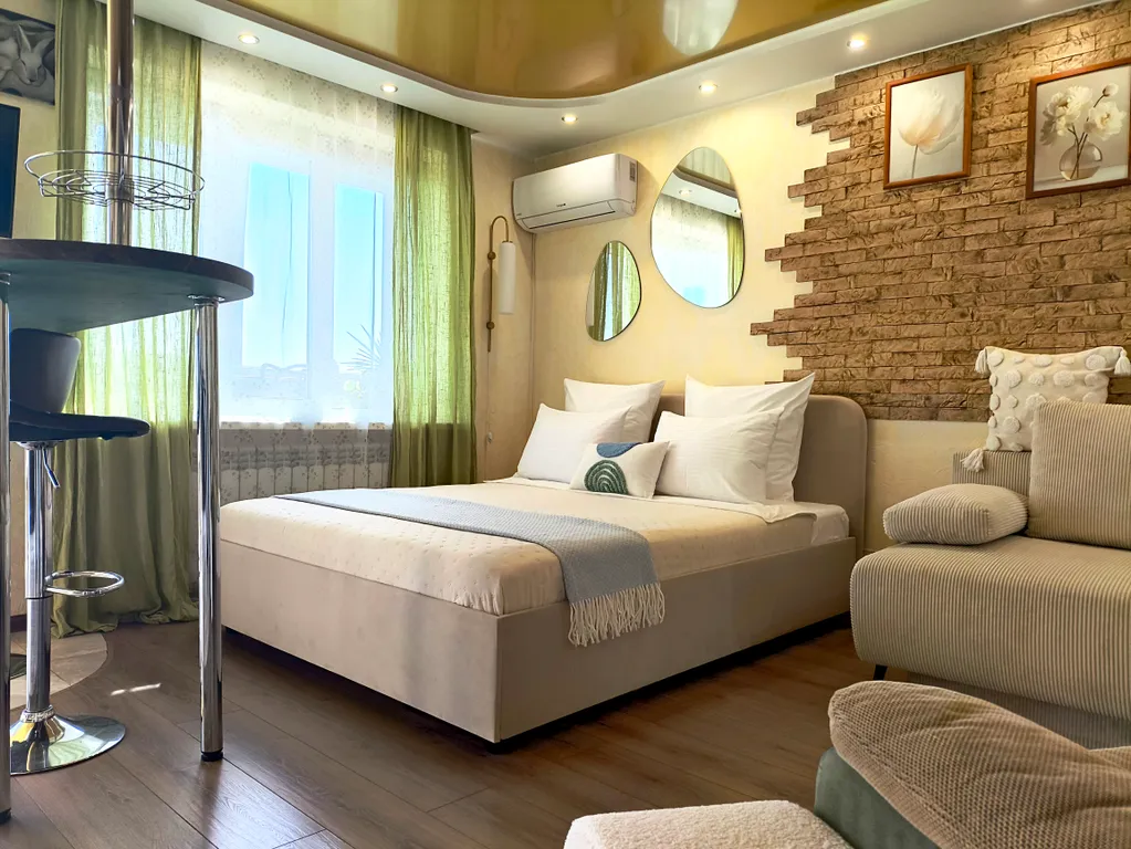 Шикарная квартира с панорамным окном для 4