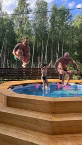 Зеркальный дом с беседкой и мангалом
