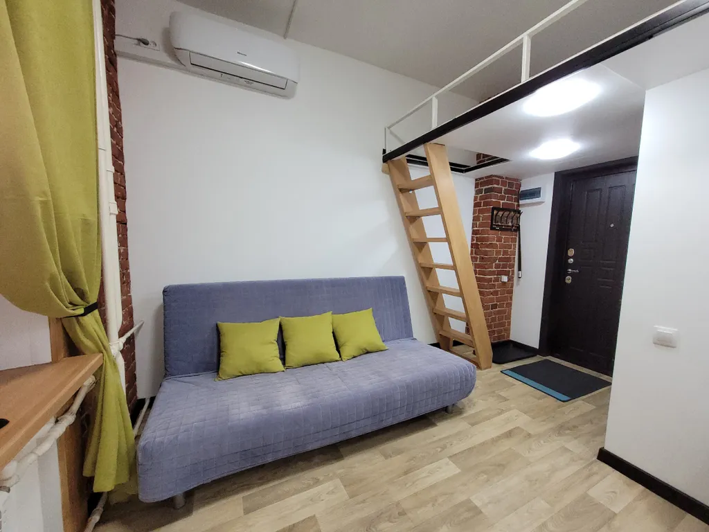 Лофт-5 жёлтая, клёвая двухуровневая студия в центре