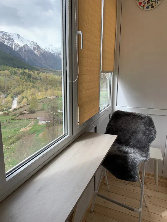 Солнечная квартирка с видом на горы