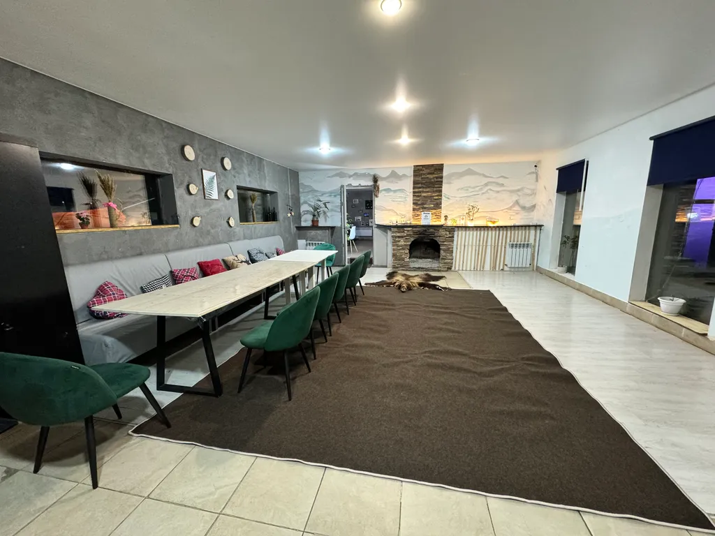 Большой дом в лесу