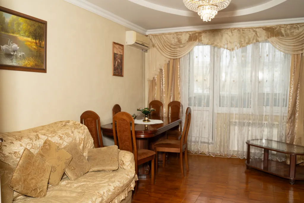 Уютная трехкомнатная квартира в Дзержинском районе