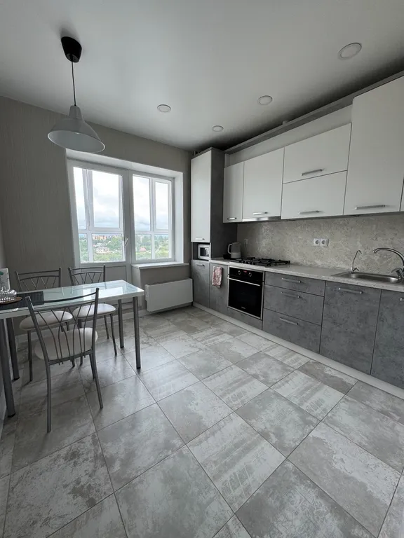 Большая светлая квартира в новом доме — аренда посуточно в Родина