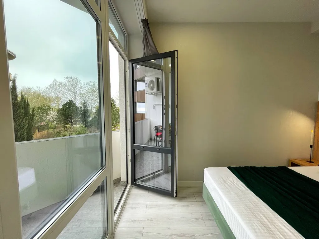 Студия с балконом, красивым видом в 3-х минутах от пляжа